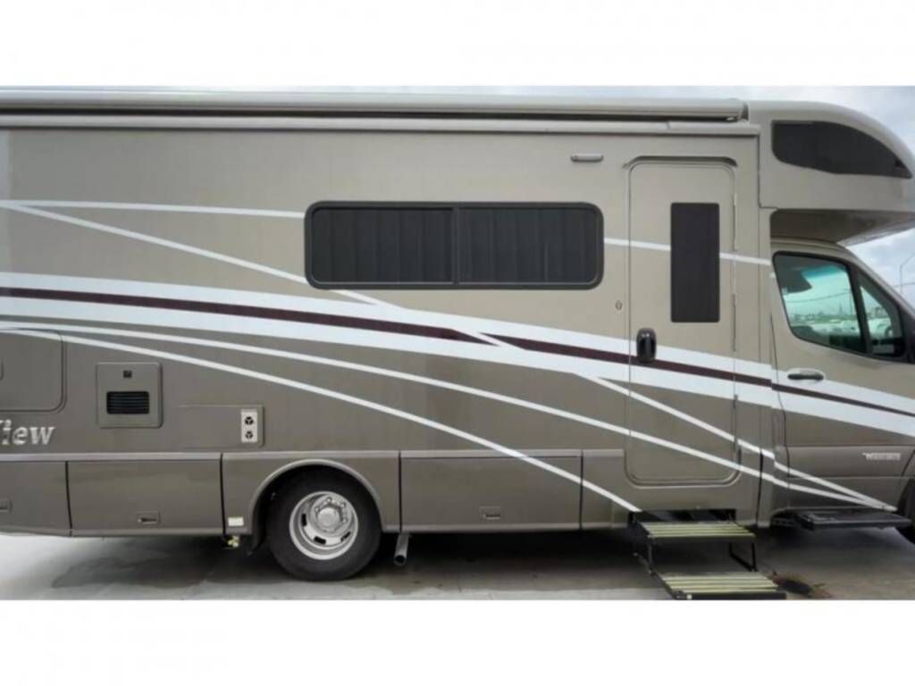 Photo 1 - 2022 Winnebago Class C Motorhome rental photo 11