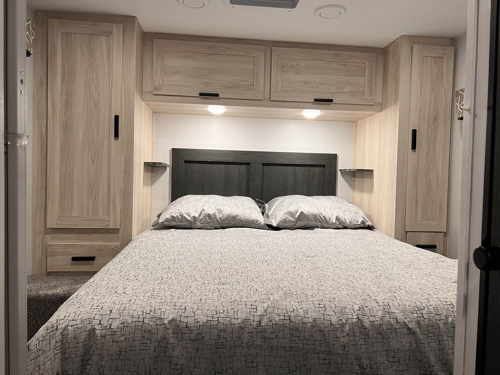 Photo 5 - 2024 Ford Class C Motorhome rental photo 8