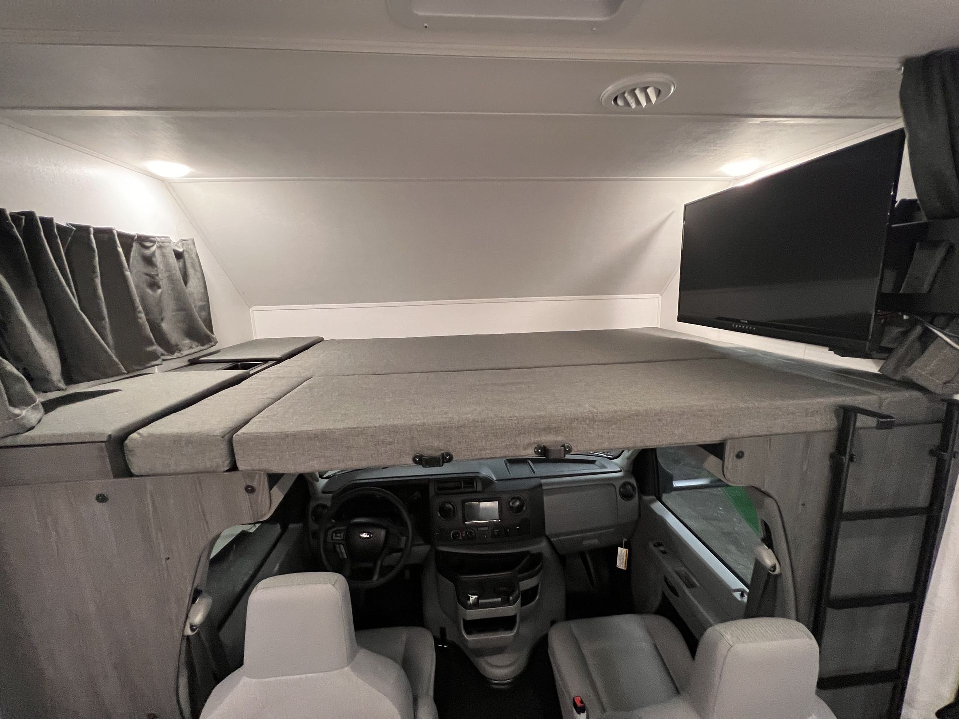 Photo 6 - 2024 Ford Class C Motorhome rental photo 12