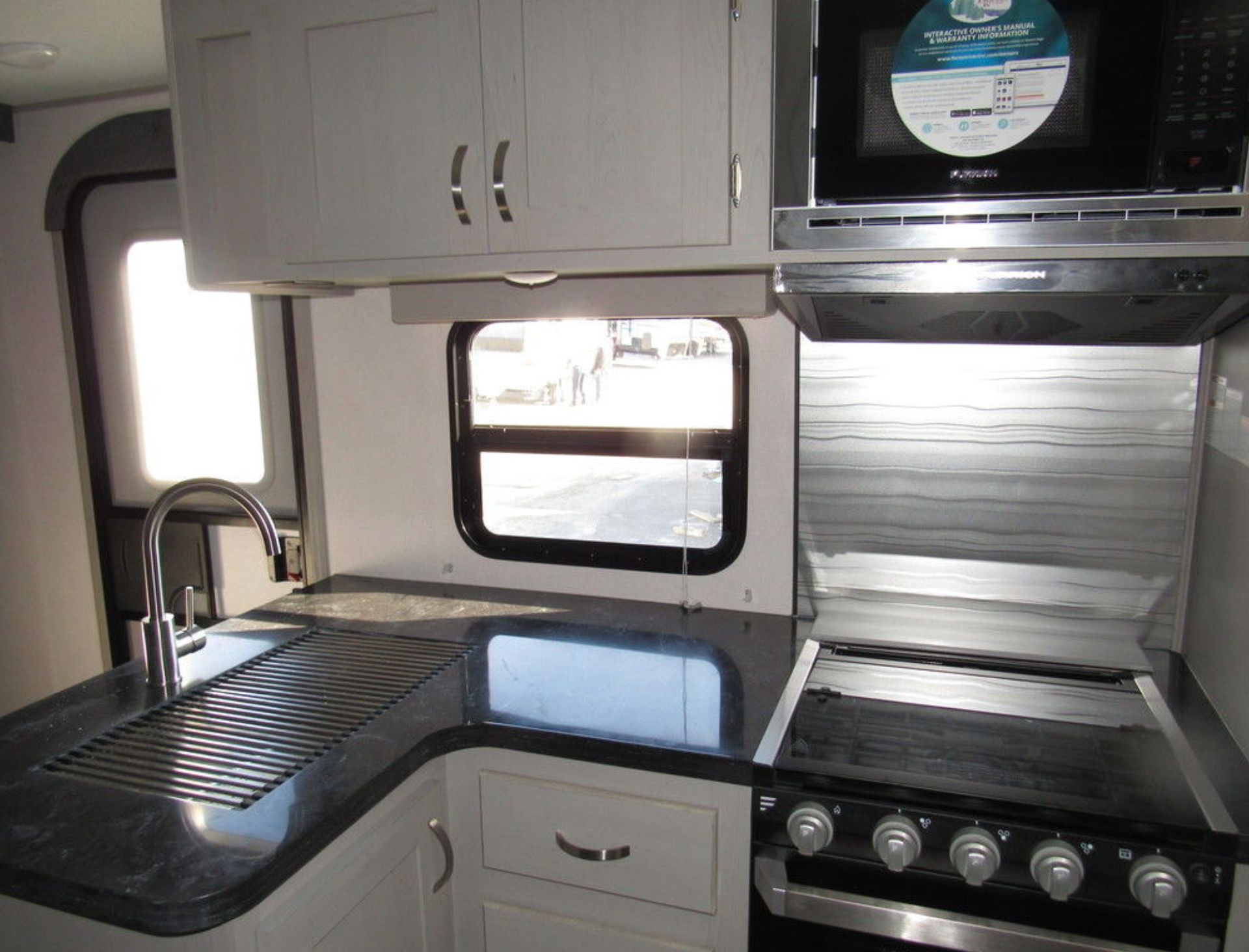 Photo 2 - 2022 Prime Time Travel Trailer rental photo 8