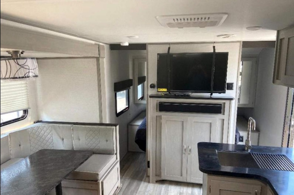 Photo 4 - 2022 Prime Time Travel Trailer rental photo 13