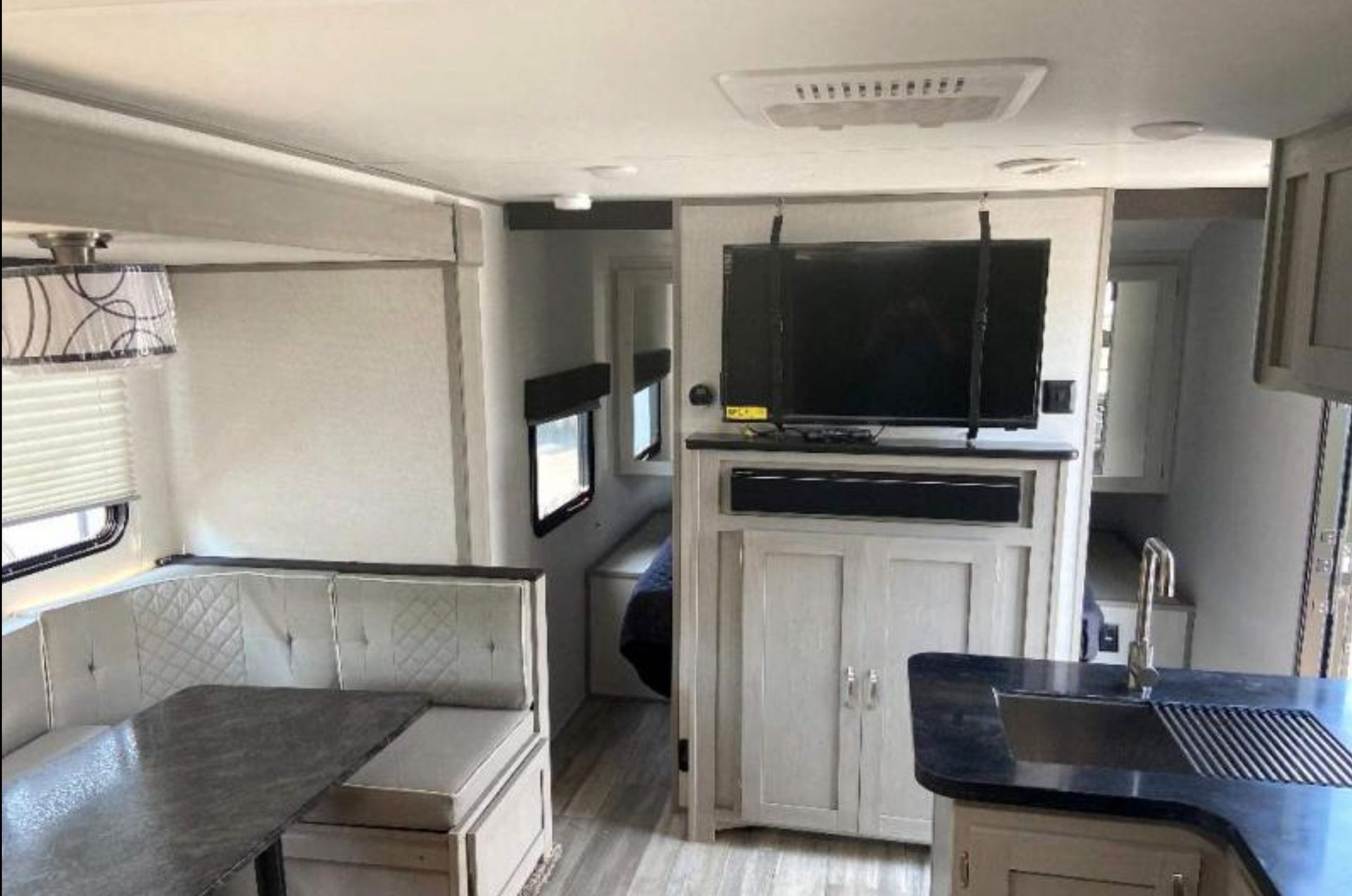 Photo 4 - 2022 Prime Time Travel Trailer rental photo 13