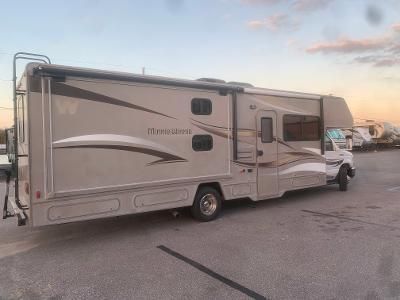 Photo 2 - 2014 Winnebago Class C Motorhome rental photo 4