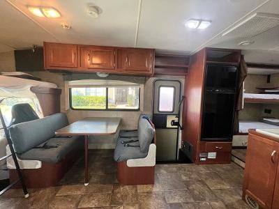 Photo 5 - 2014 Winnebago Class C Motorhome rental photo 7