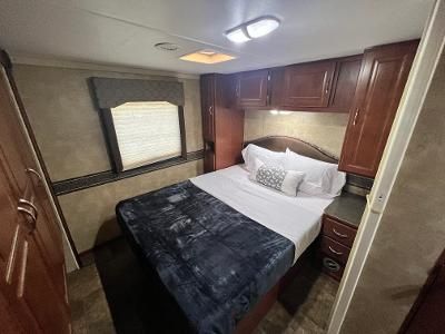 Photo 11 - 2014 Winnebago Class C Motorhome rental photo 13