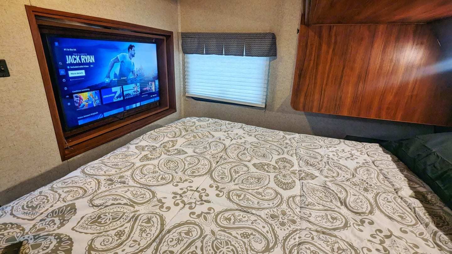 Photo 6 - 2018 HEART LAND Travel Trailer rental photo 8