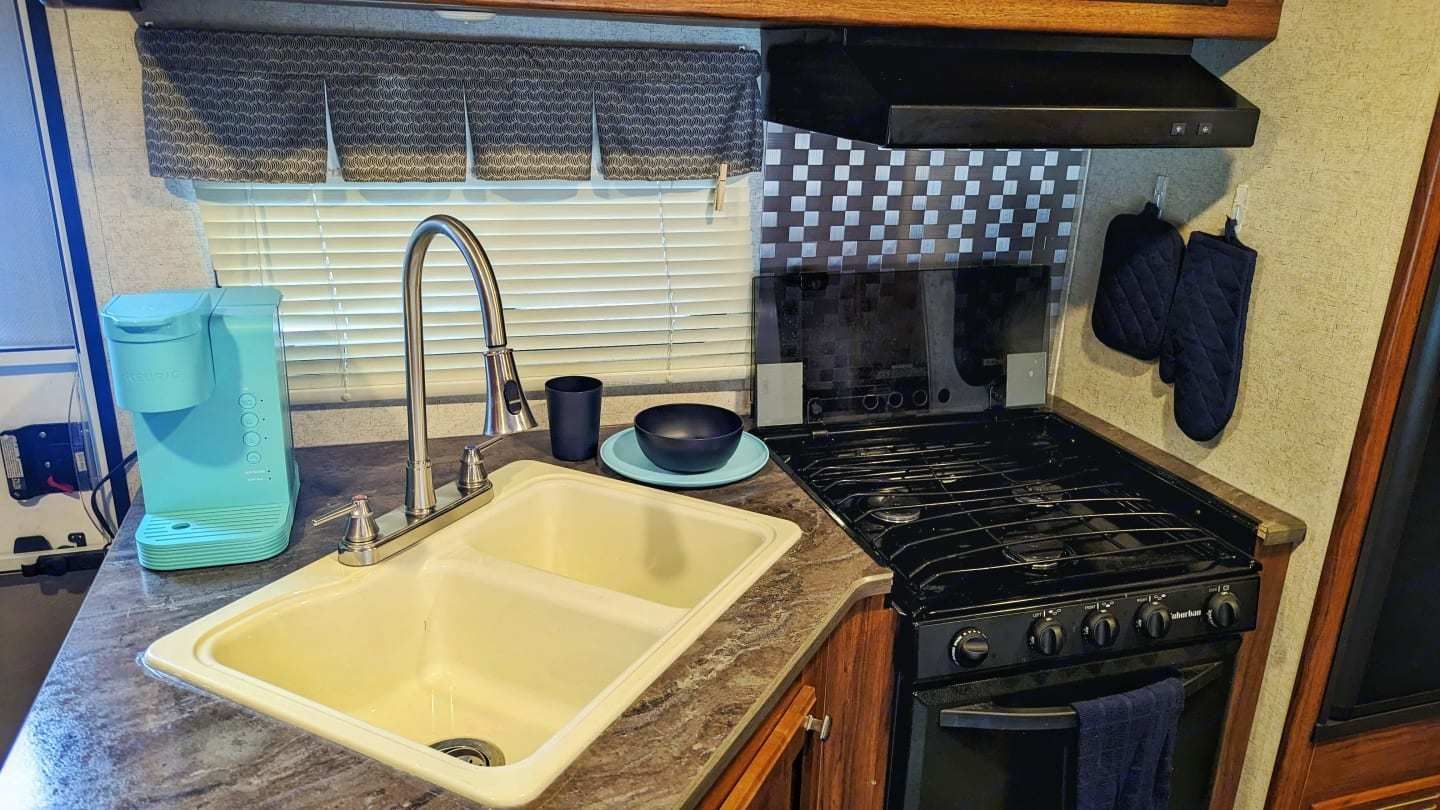 Photo 9 - 2018 HEART LAND Travel Trailer rental photo 11