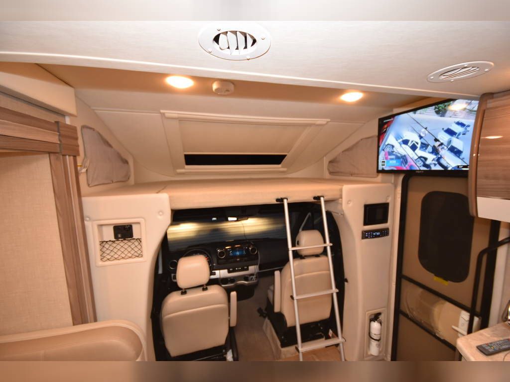 Photo 1 - 2020 Thor Motor Coach Class C Motorhome rental photo 5