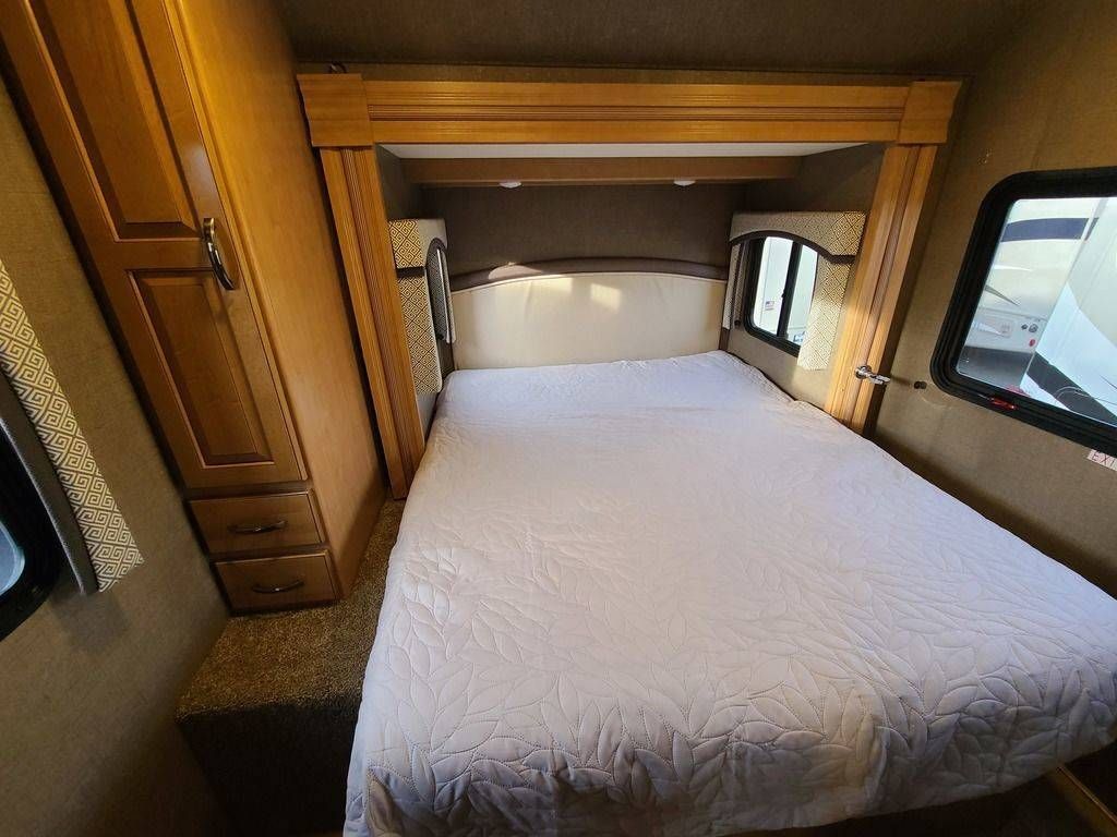 Photo 1 - 2017 Thor Motor Coach Class C Motorhome rental photo 4