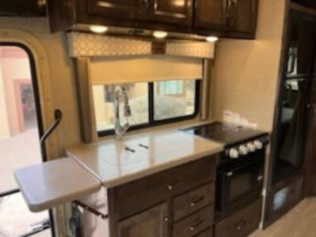 Photo 1 - 2020 Thor Motor Coach Class C Motorhome rental photo 3