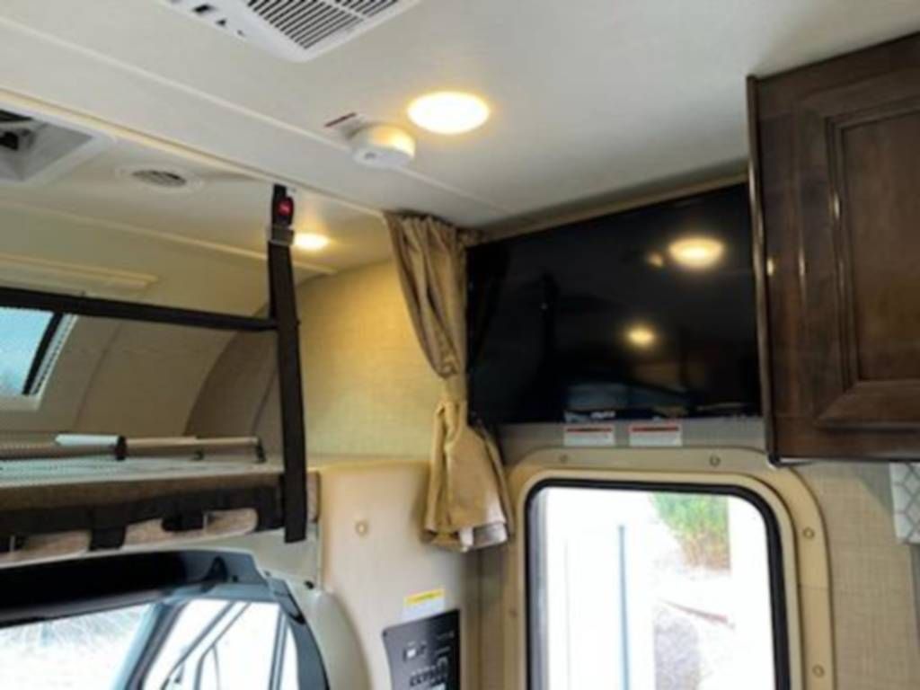 Photo 1 - 2020 Thor Motor Coach Class C Motorhome rental photo 4