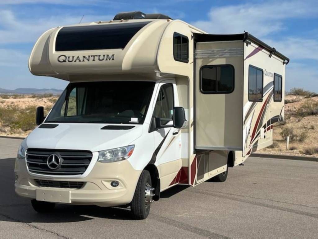 Photo 1 - 2020 Thor Motor Coach Class C Motorhome rental photo 9