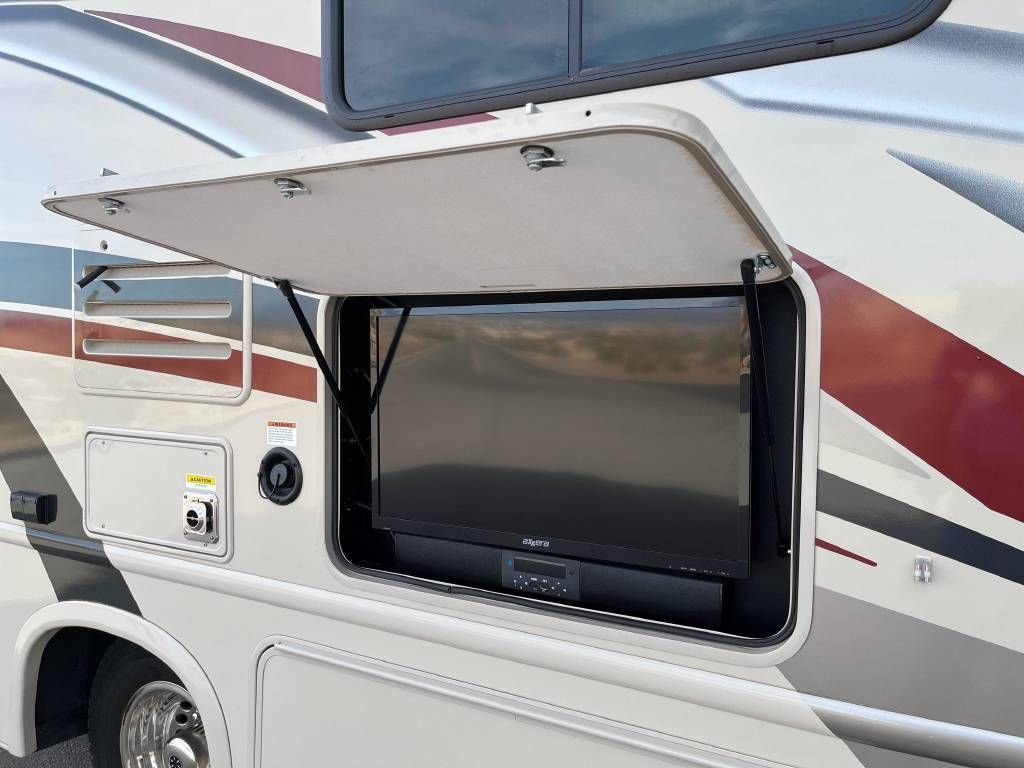 Photo 1 - 2020 Thor Motor Coach Class C Motorhome rental photo 10