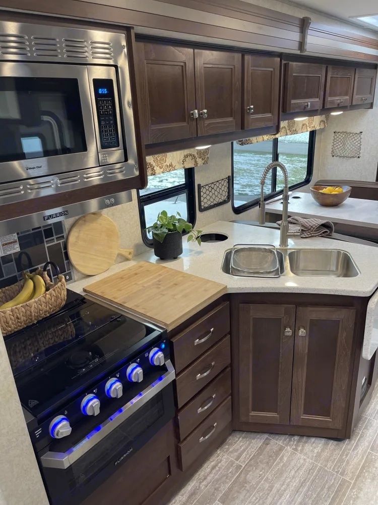 Photo 3 - 2019 Forester Class C Motorhome rental photo 6