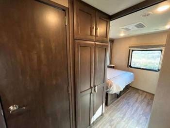 Photo 1 - 2020 Thor Motor Coach Class C Motorhome rental photo 9