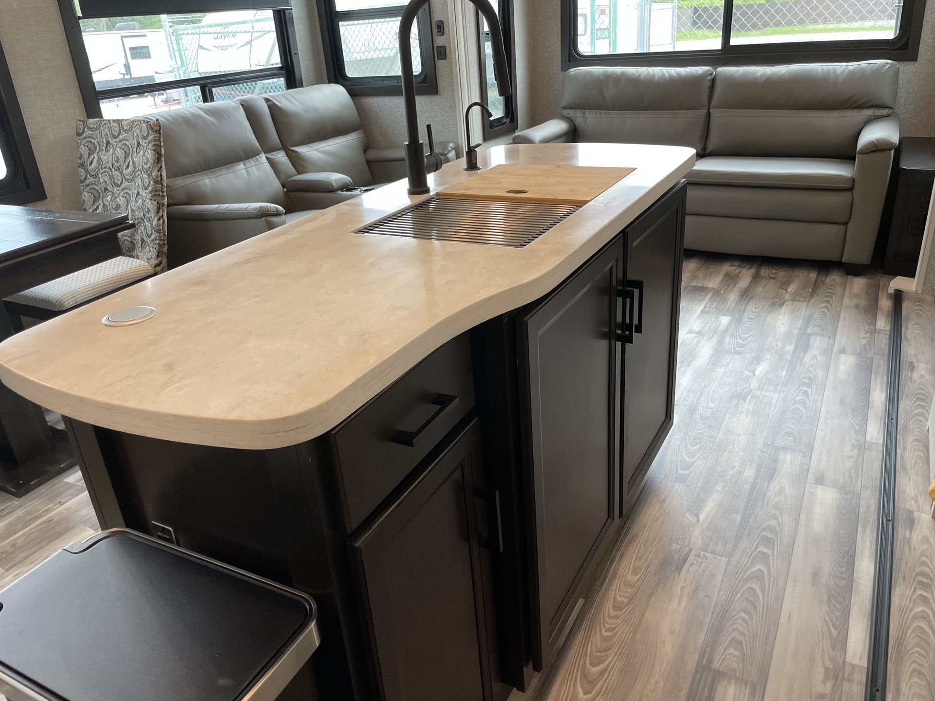 Photo 25 - 2022 Jayco Fifth Wheel rental photo 28