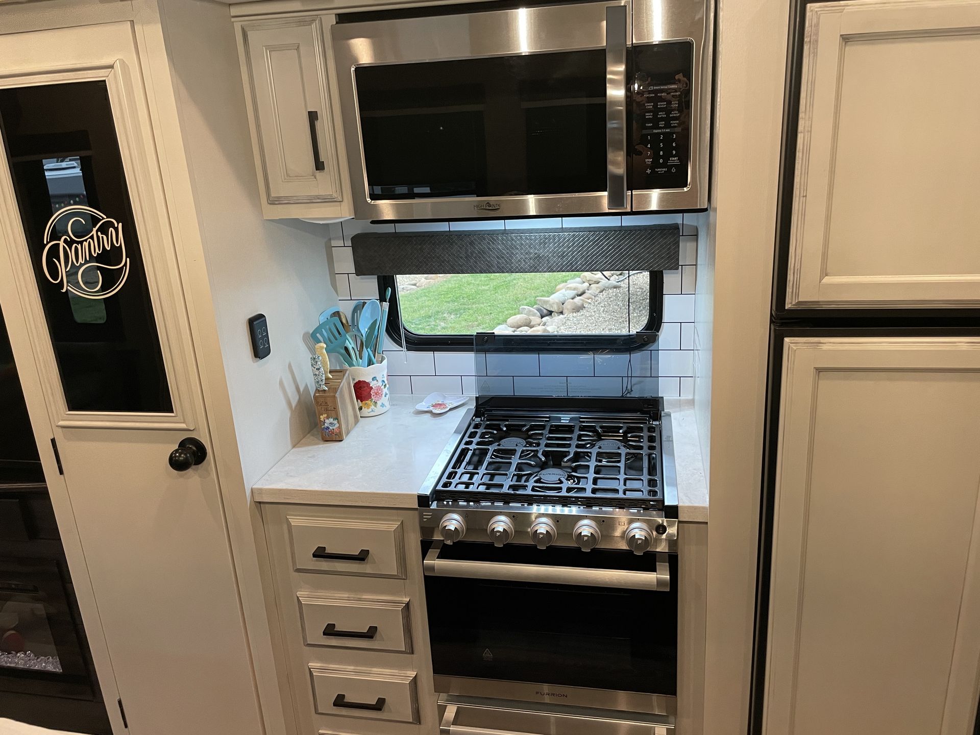 Photo 25 - 2022 Jayco Fifth Wheel rental photo 29