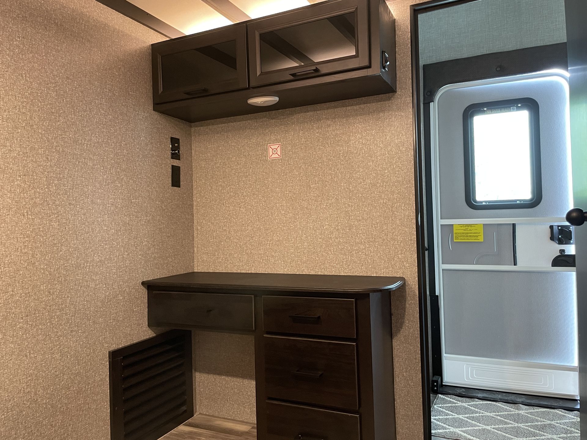Photo 34 - 2022 Jayco Fifth Wheel rental photo 40