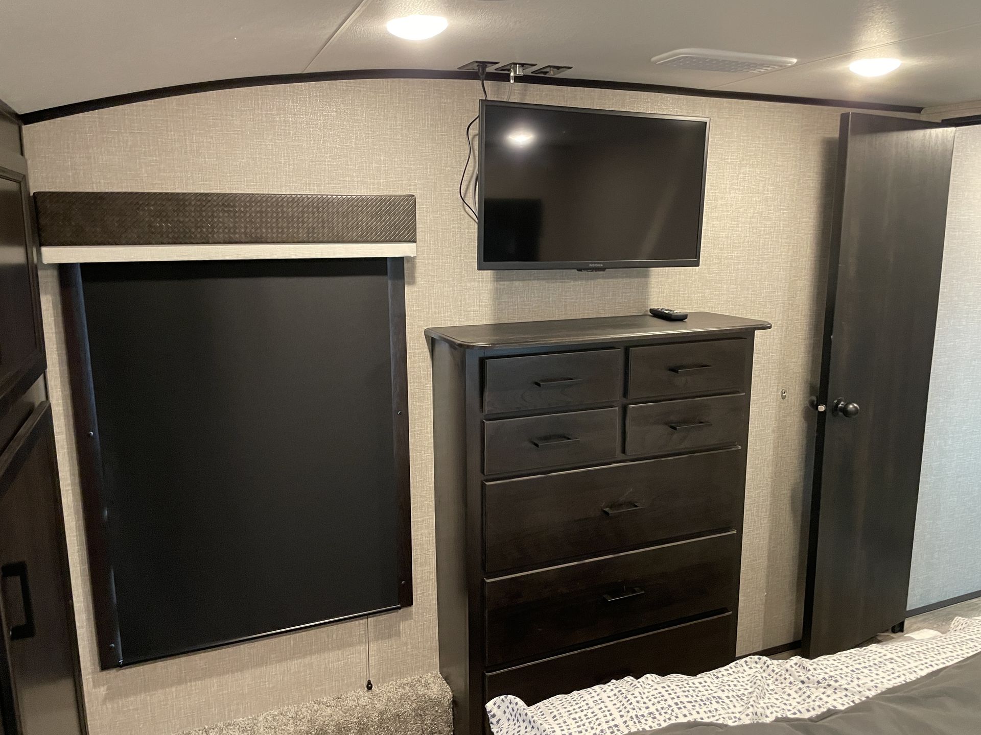 Photo 40 - 2022 Jayco Fifth Wheel rental photo 46