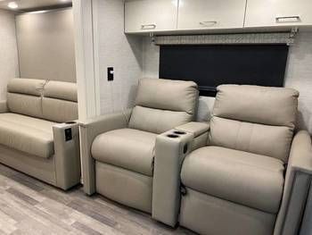 Photo 2 - 2020 Thor Motor Coach Class C Motorhome rental photo 6