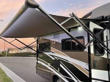 Photo 2 - 2020 Winnebago Class C Motorhome rental photo 9