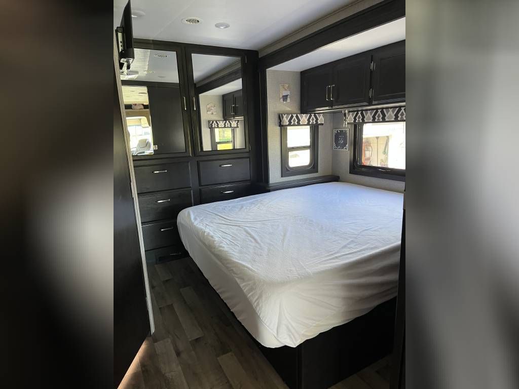 Photo 2 - 2021 Jayco Class A Motorhome rental photo 7