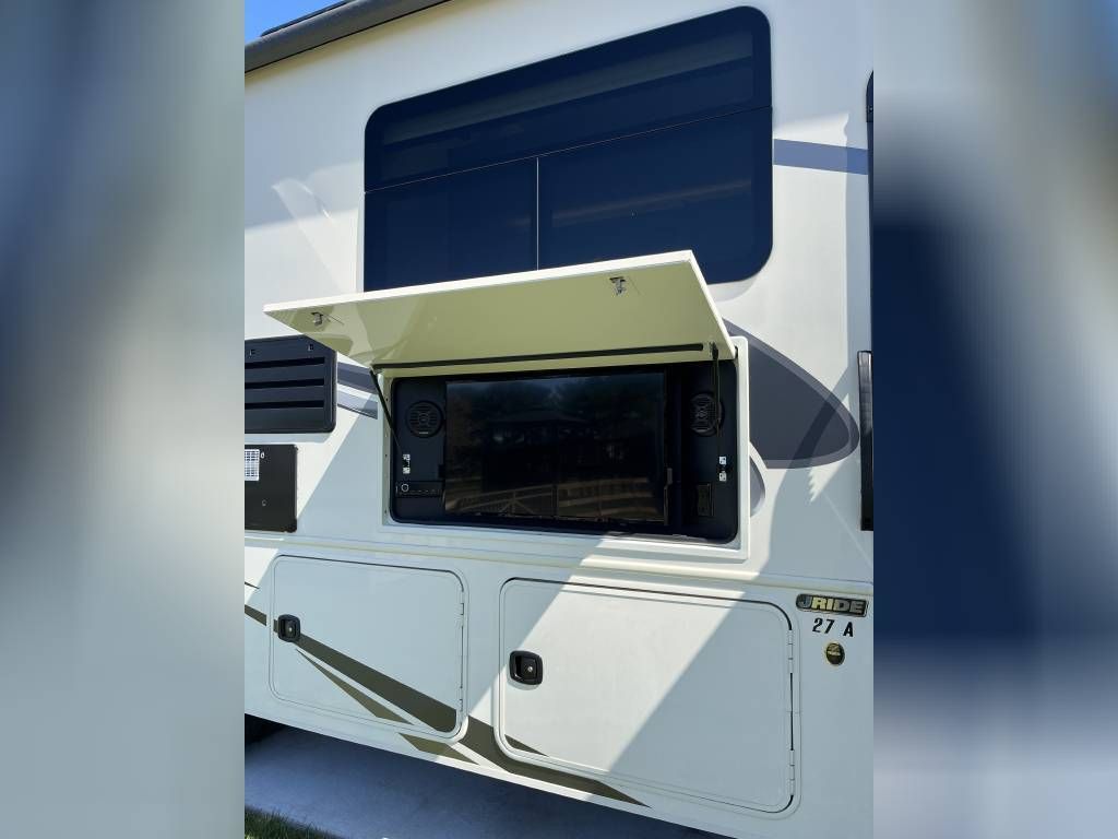Photo 2 - 2021 Jayco Class A Motorhome rental photo 13