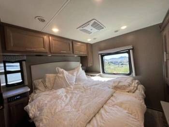 Photo 1 - 2020 Thor Motor Coach Class C Motorhome rental photo 3