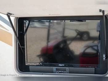 Photo 1 - 2019 Thor Motor Coach Class C Motorhome rental photo 8