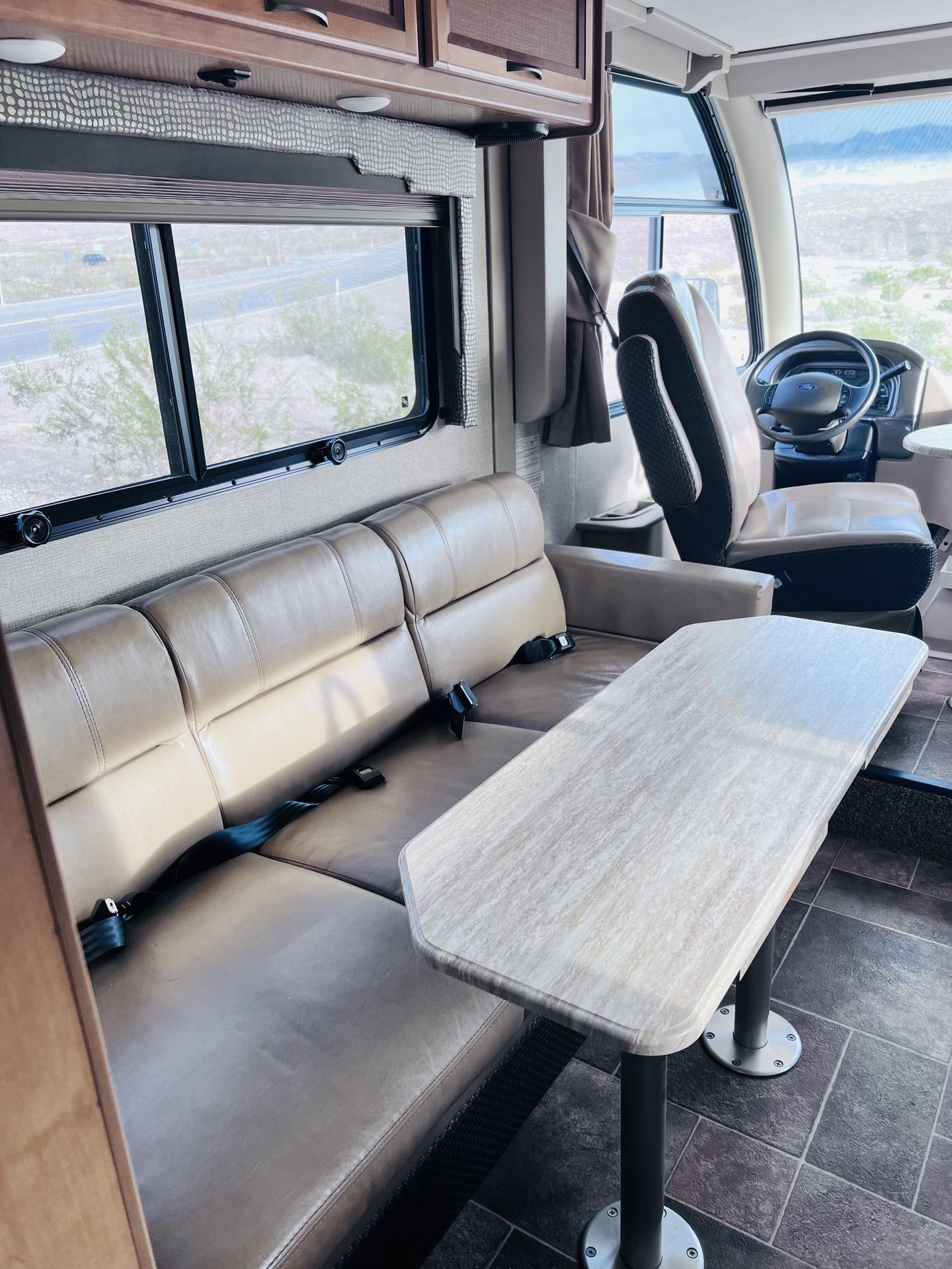Photo 2 - 2017 Thor Motor Coach Class A Motorhome rental photo 5