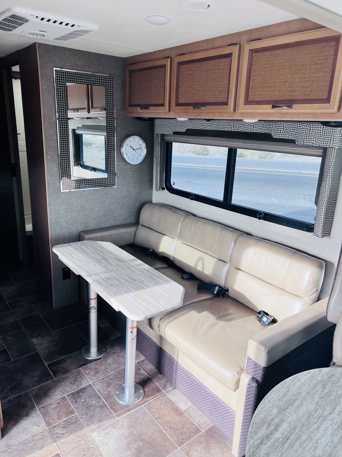 Photo 2 - 2017 Thor Motor Coach Class A Motorhome rental photo 6