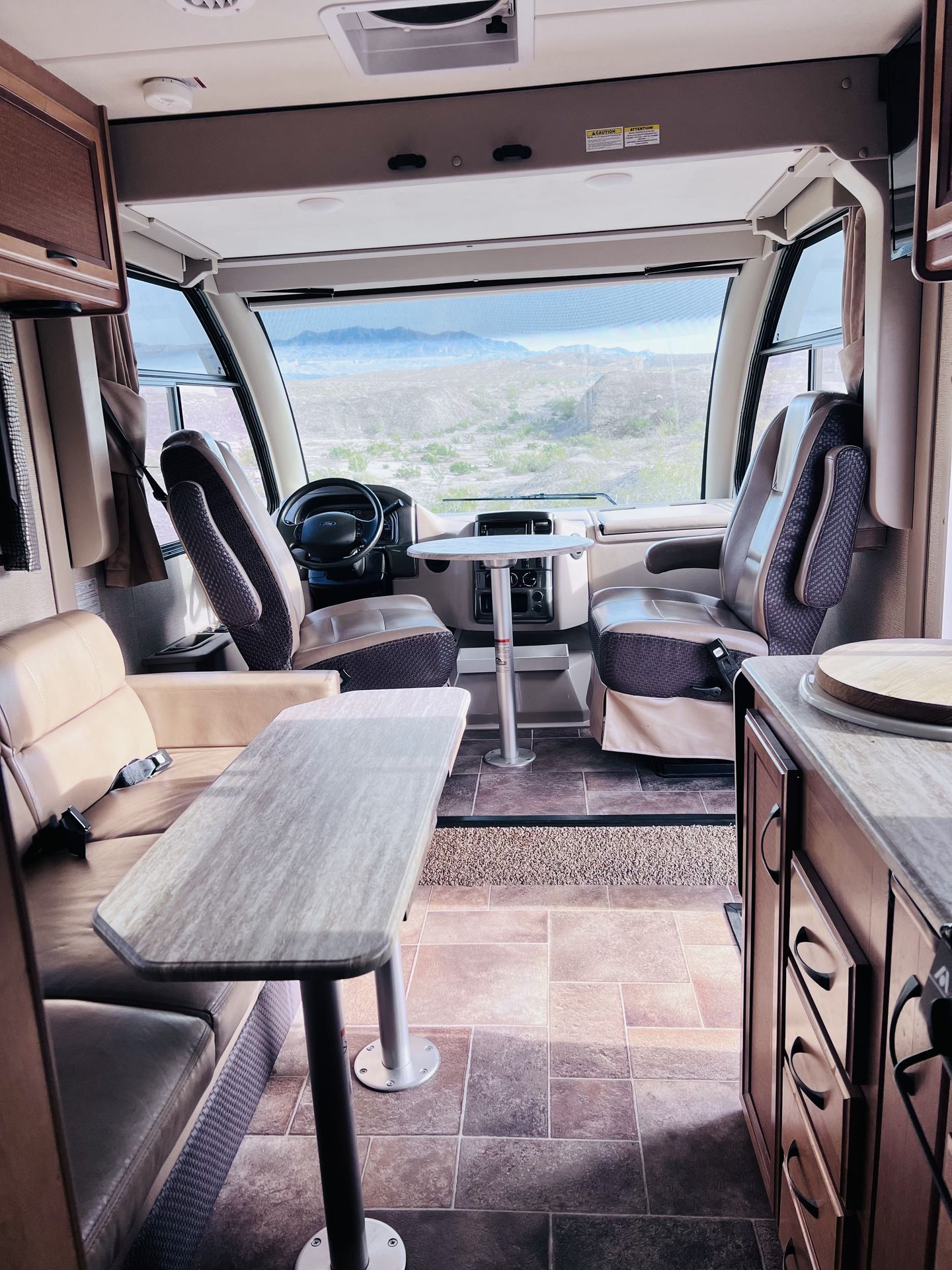 Photo 2 - 2017 Thor Motor Coach Class A Motorhome rental photo 7