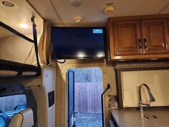 Photo 1 - 2020 Thor Motor Coach Class C Motorhome rental photo 5