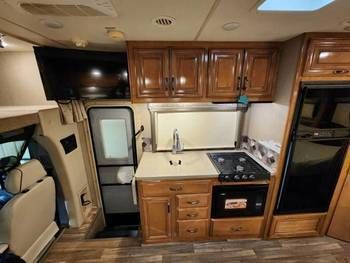 Photo 1 - 2020 Thor Motor Coach Class C Motorhome rental photo 6