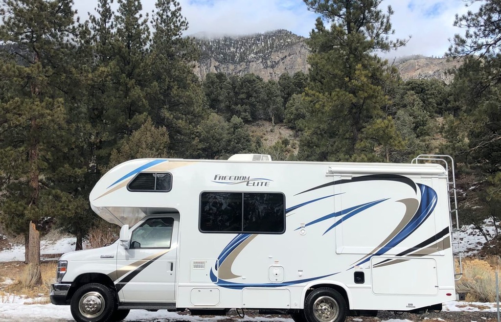 Photo 9 - 2018 Ford Class C Motorhome rental photo 24