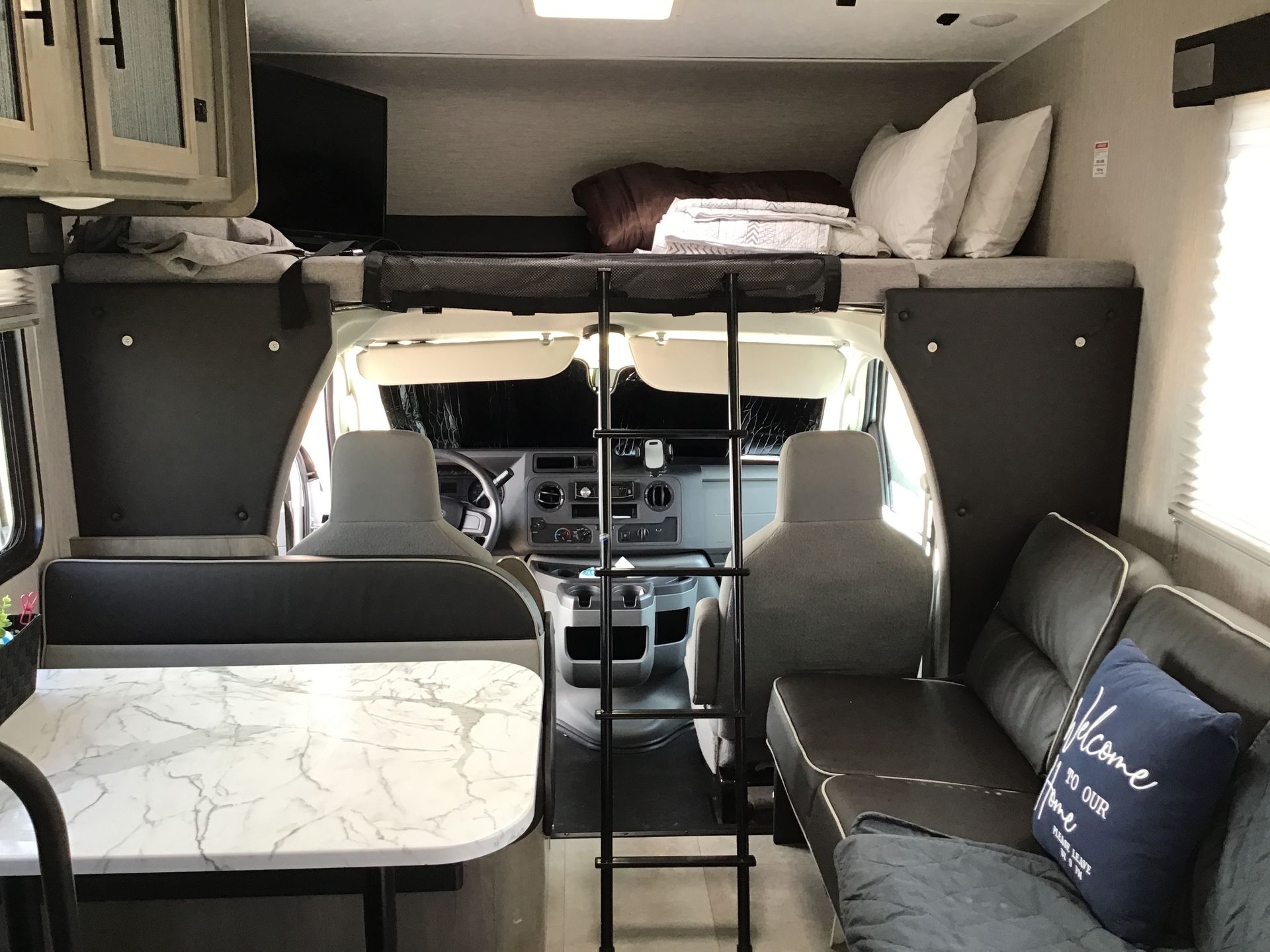 Photo 5 - 2022 Freelander Class C Motorhome rental photo 6