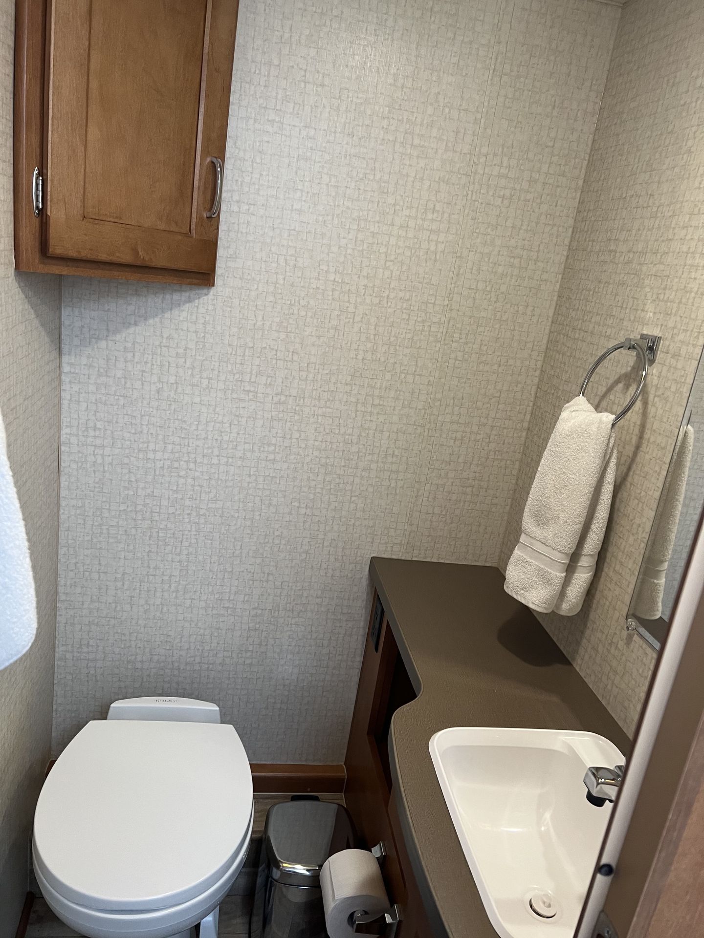 Photo 4 - 2017 Winnebago Class C Motorhome rental photo 10