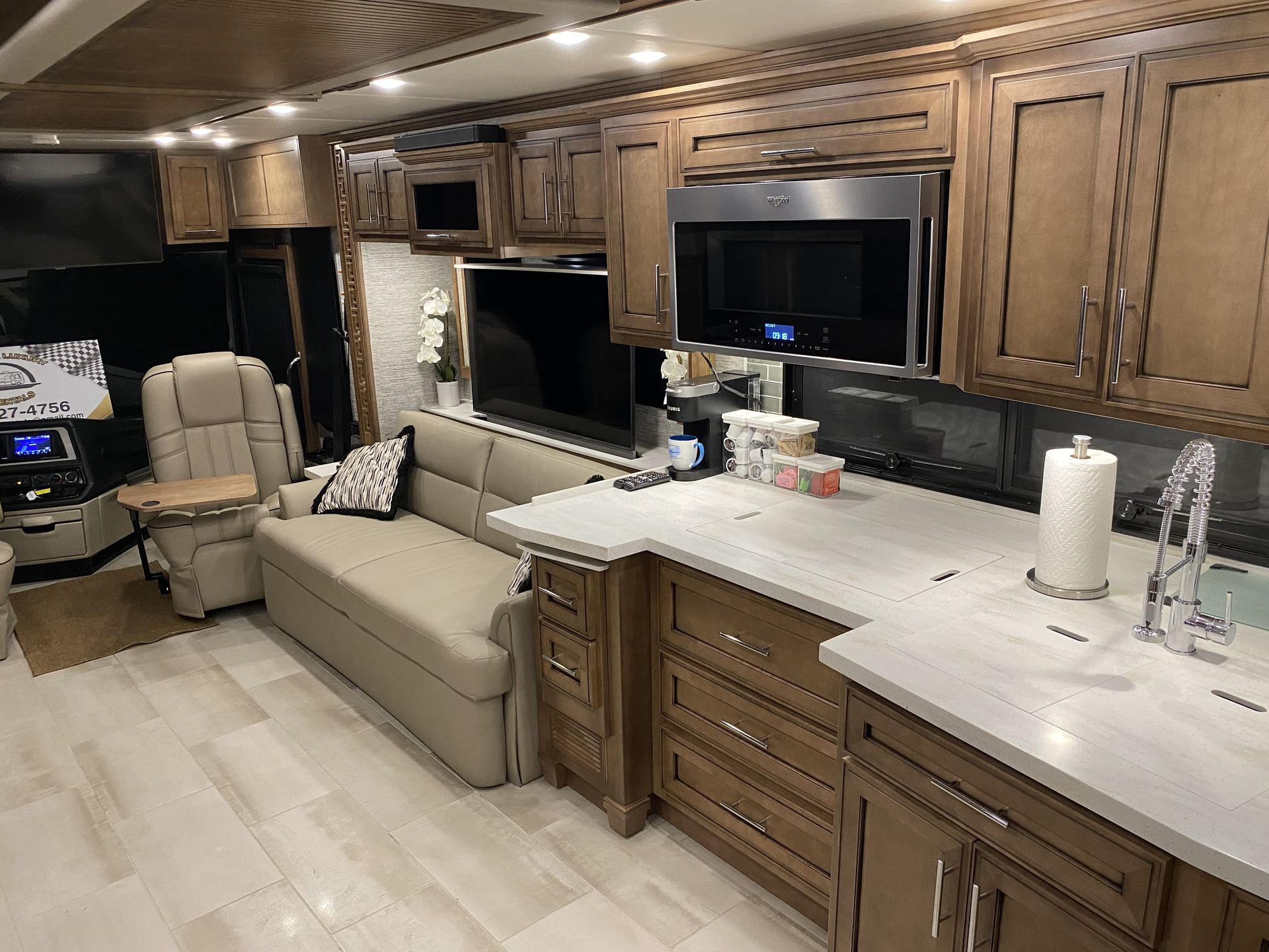 Photo 8 - 2022 Newmar Class A Motorhome rental photo 8