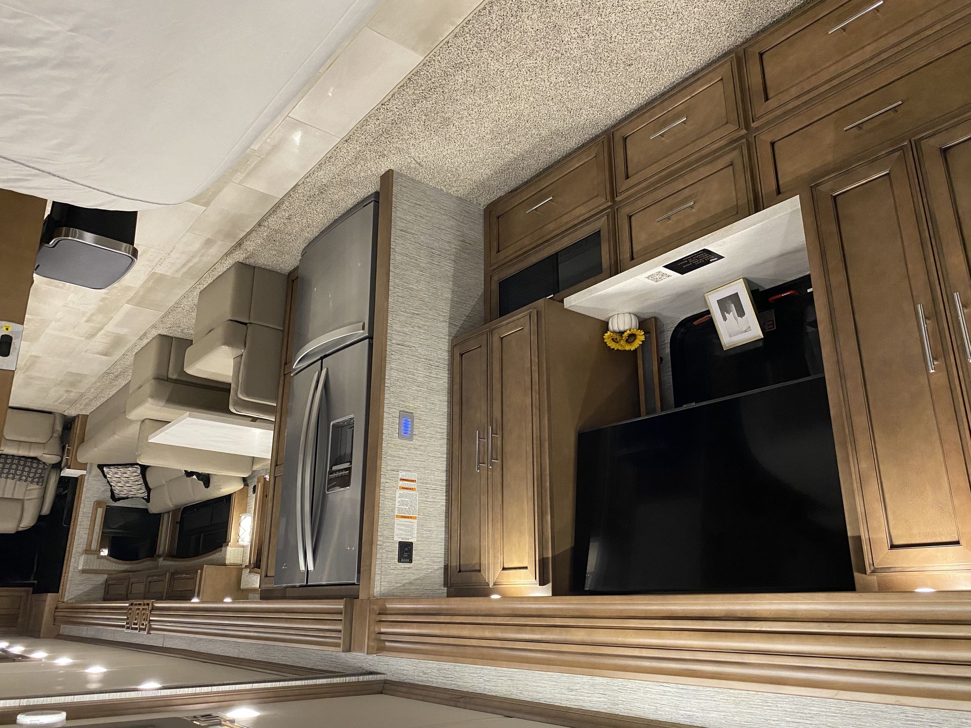 Photo 9 - 2022 Newmar Class A Motorhome rental photo 9