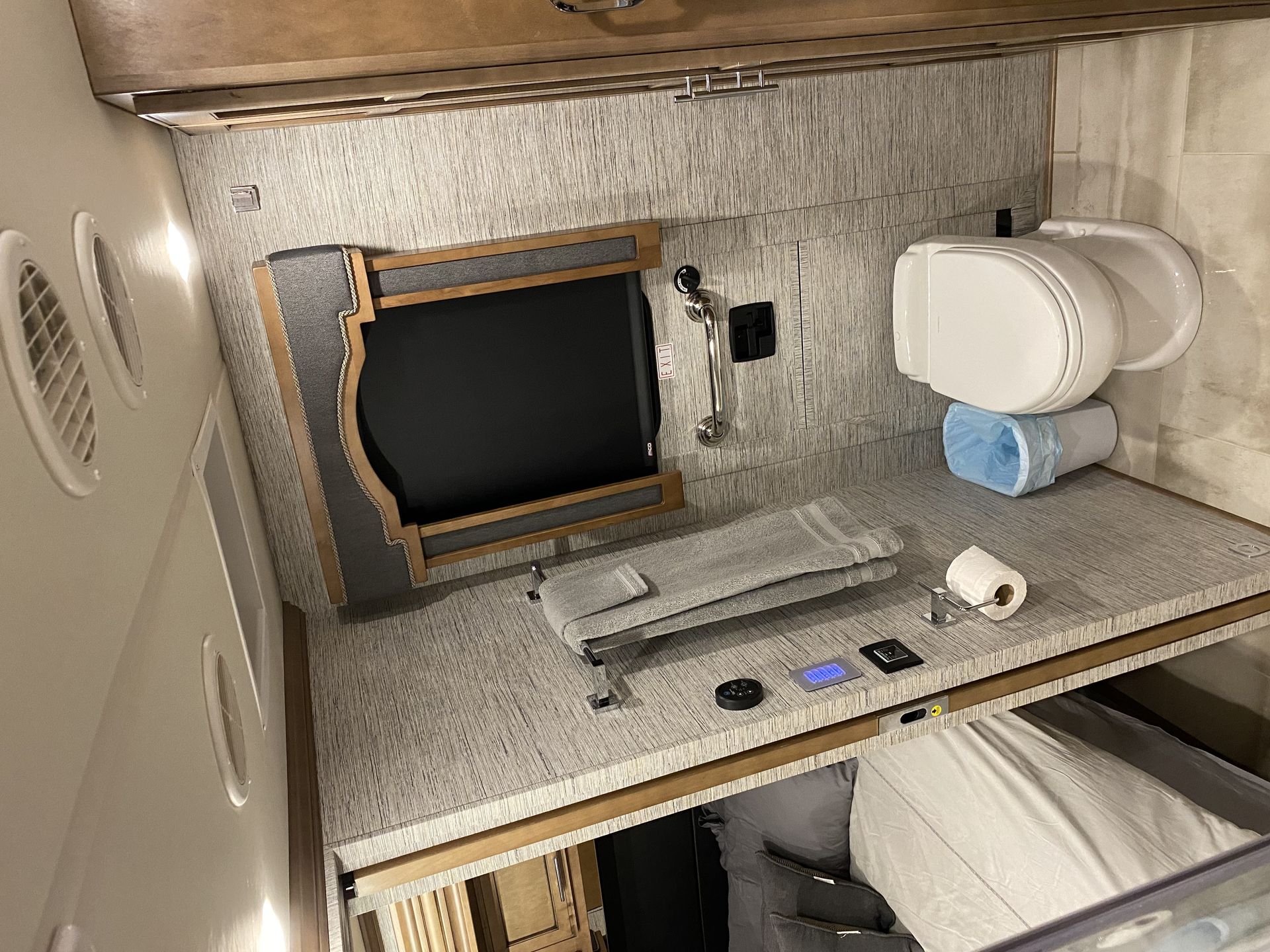 Photo 12 - 2022 Newmar Class A Motorhome rental photo 12