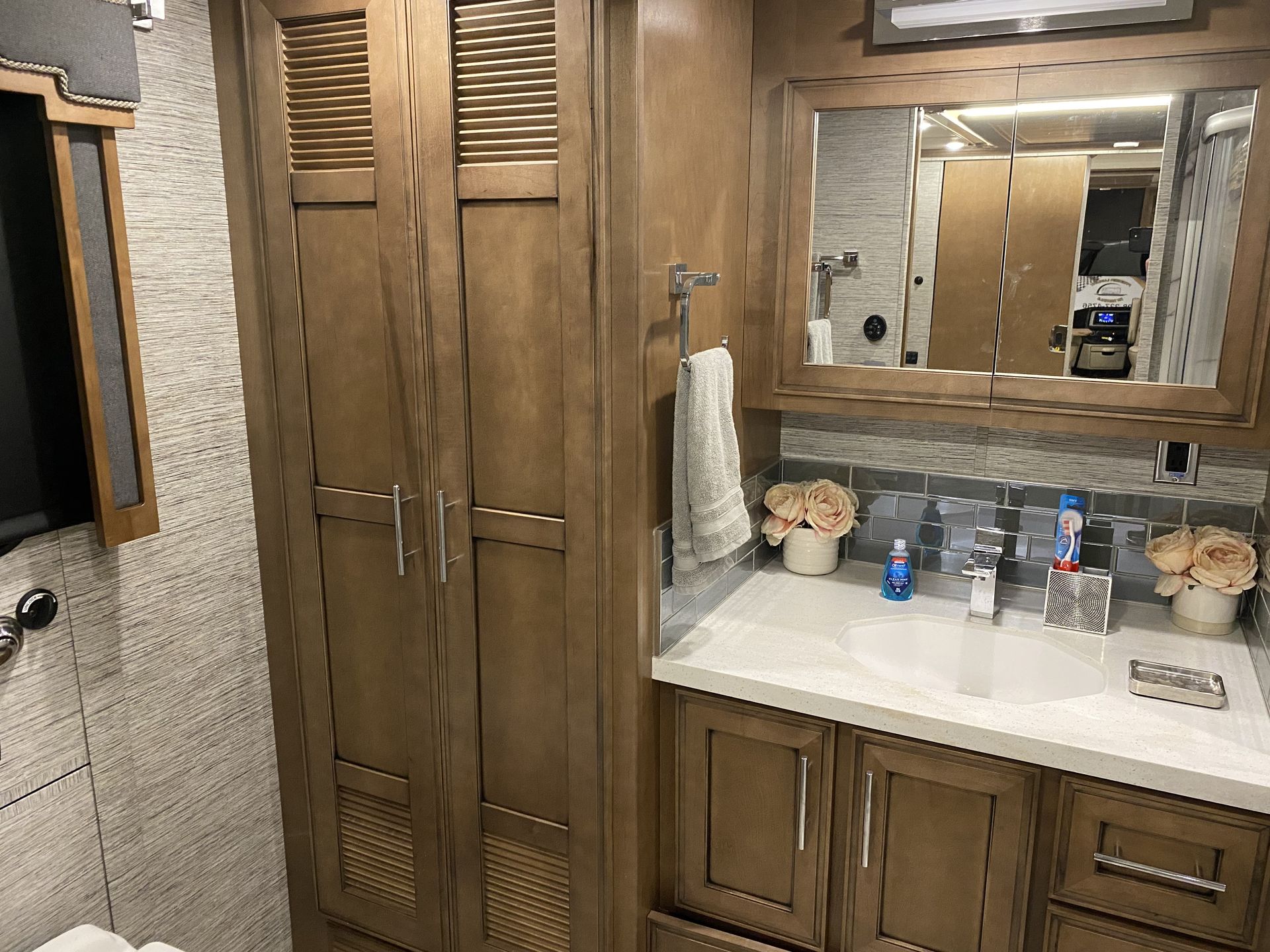 Photo 15 - 2022 Newmar Class A Motorhome rental photo 15