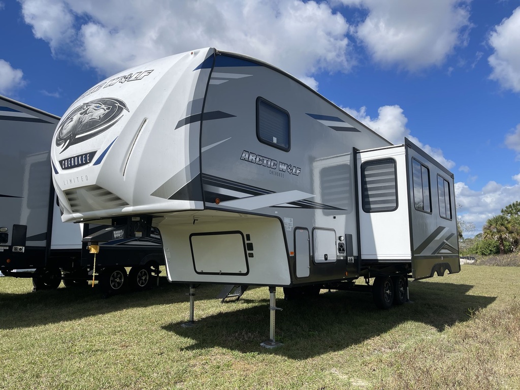 Photo 2 - 2022 Forest River Fifth Wheel rental photo 4
