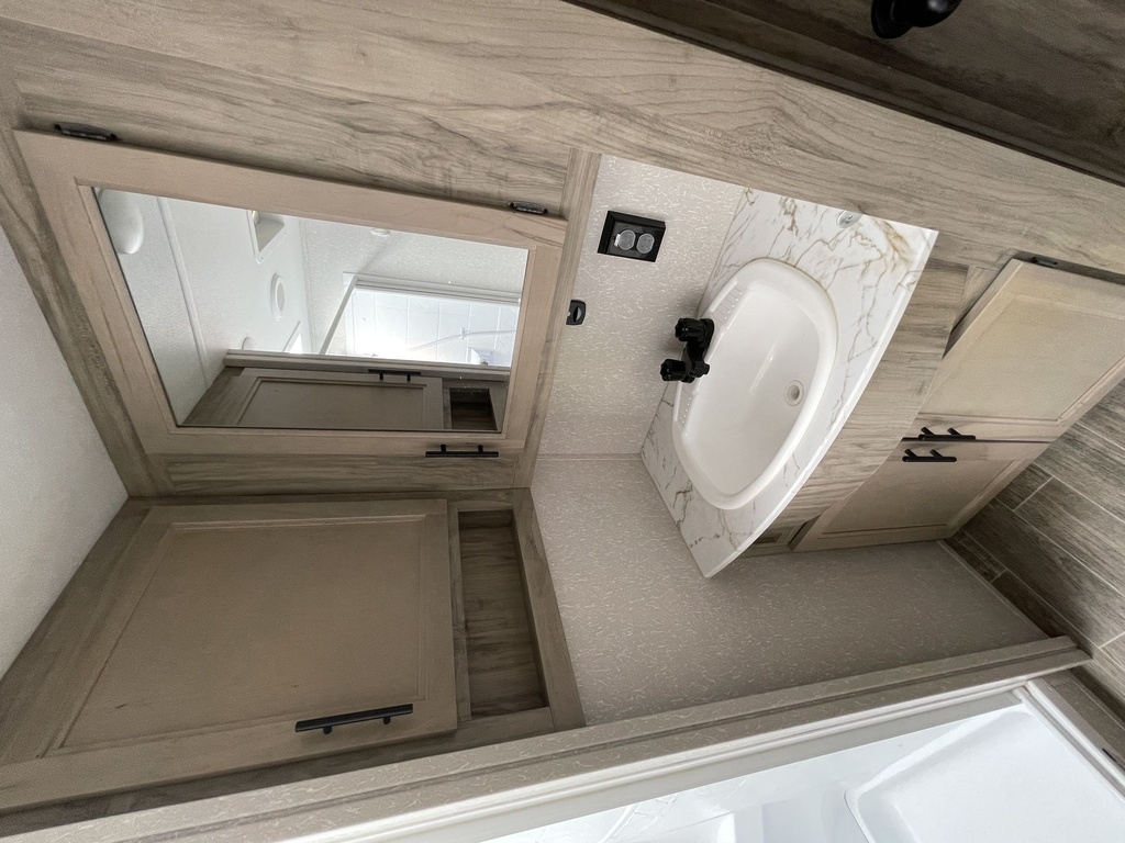 Photo 6 - 2022 Forest River Fifth Wheel rental photo 9