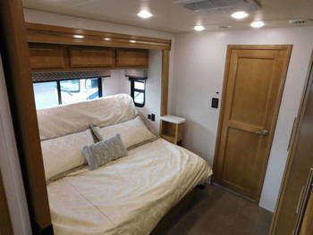 Photo 2 - 2019 Thor Motor Coach Class C Motorhome rental photo 5