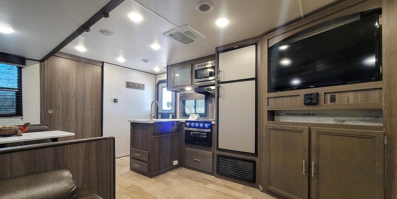 Photo 6 - 2020 Dutchmen Travel Trailer rental photo 7