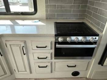 Photo 1 - 2020 Thor Motor Coach Class C Motorhome rental photo 7