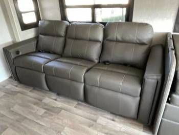 Photo 1 - 2020 Thor Motor Coach Class C Motorhome rental photo 9