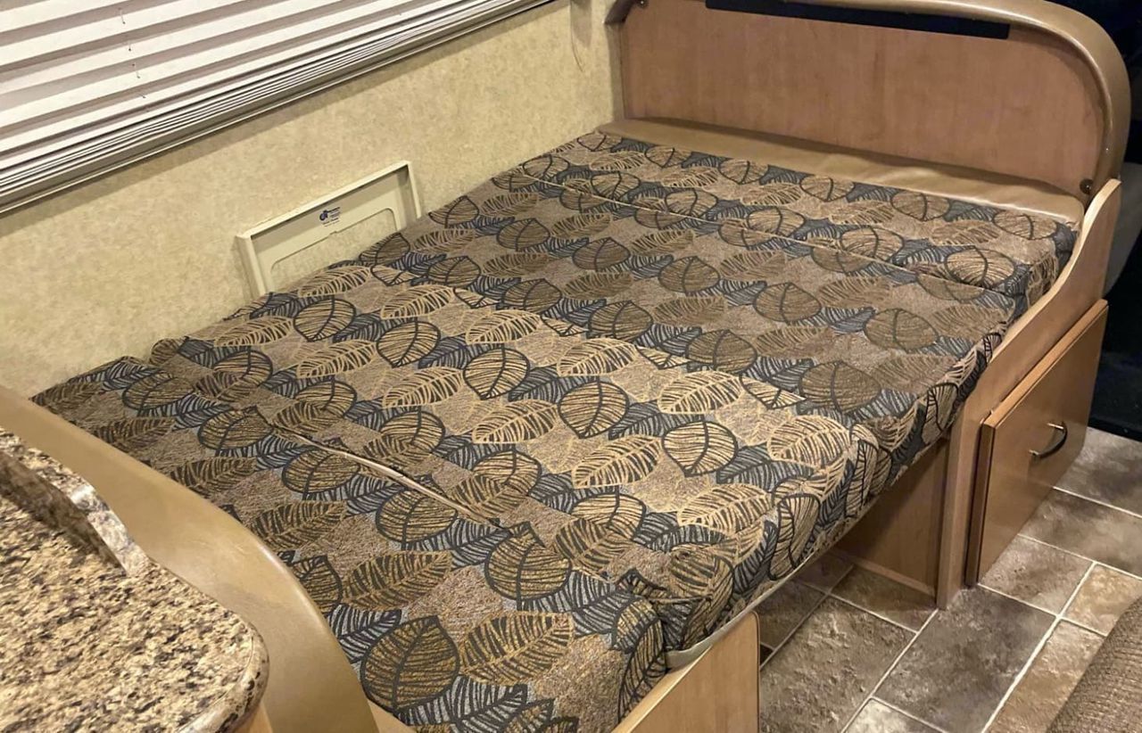 Photo 1 - 2017 Freelander Class C Motorhome rental photo 17