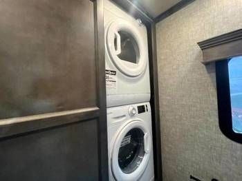 Photo 1 - 2019 Tiffin Class C Motorhome rental photo 4