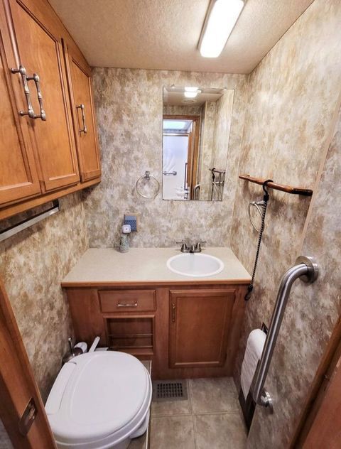 Photo 0 - 2007 Winnebago Class A Motorhome rental photo 4